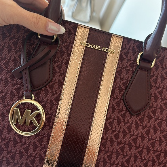 BRAND NEW MICHAEL KORS BAG! Rose gold stripe on front! Burgundy colors! - Picture 13 of 17